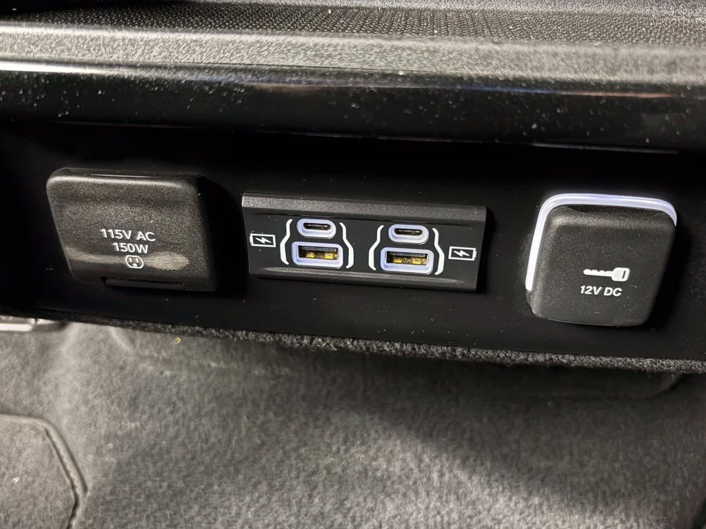 Used 2023 White Jeep Base image 41