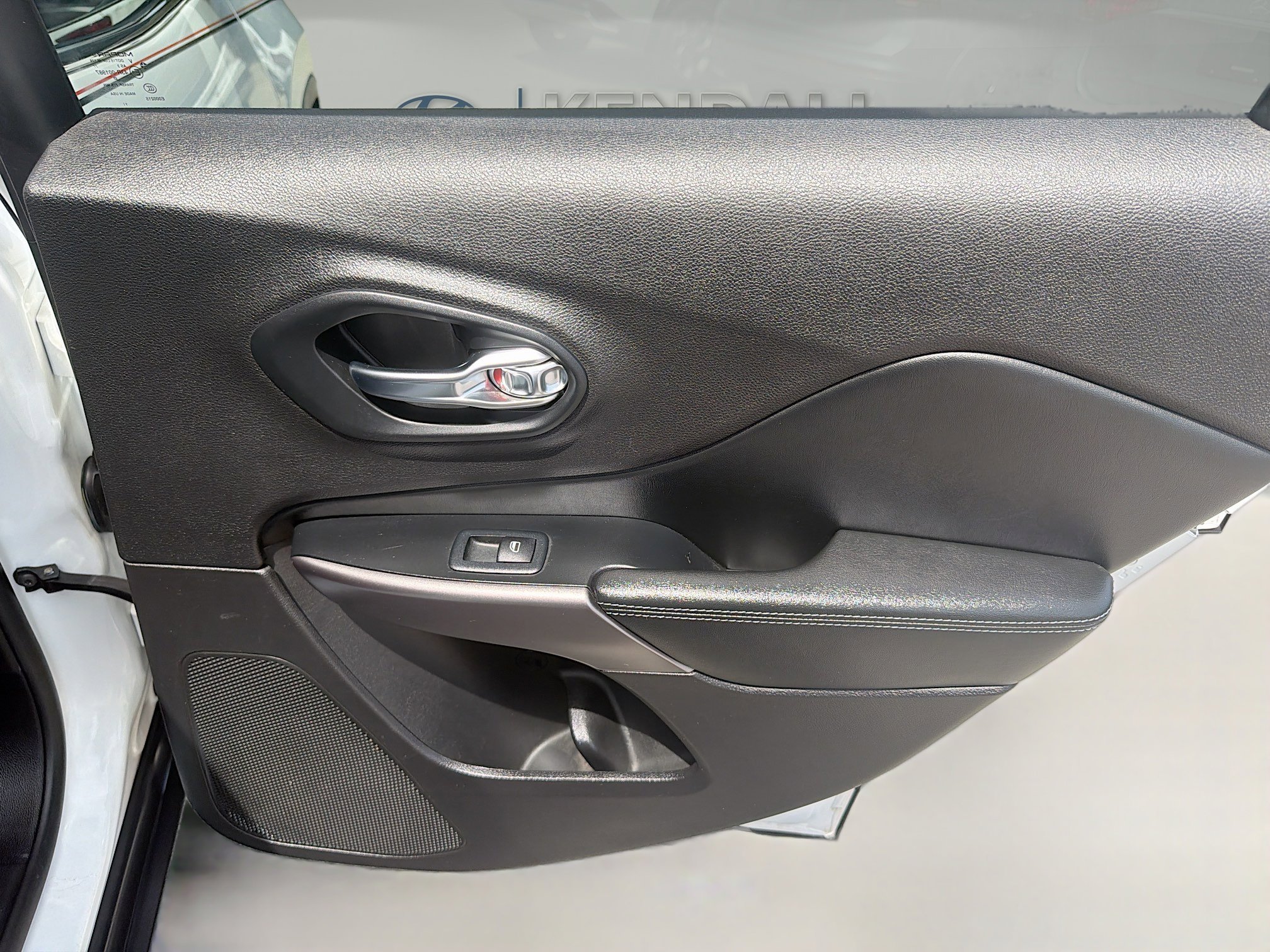 Used 2019 Bright White Clearcoat Jeep Latitude image 29