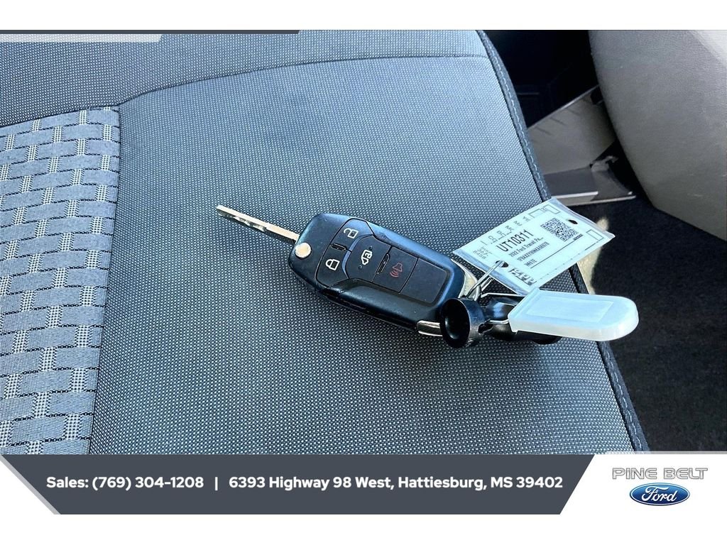 Used 2022 Oxford White Ford XLT image 9