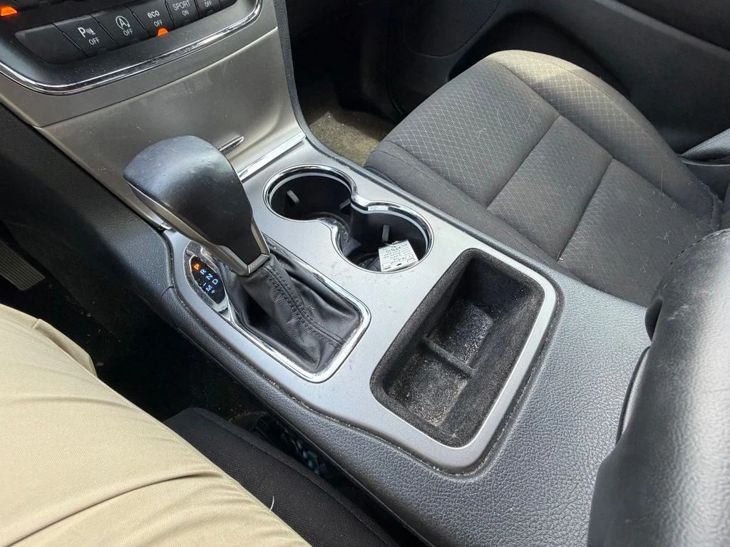 Used 2019 White/off-white Jeep Laredo E image 11