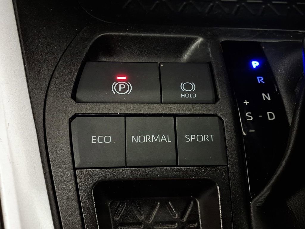 2025 Toyota RAV4 LE - Photo 20