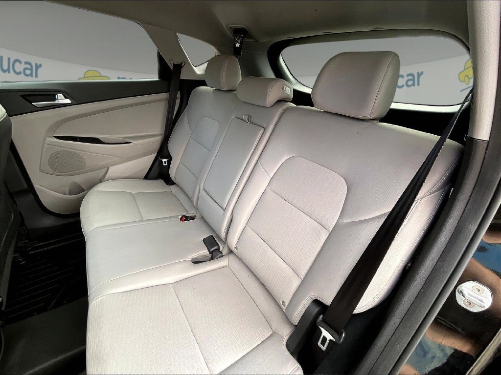 Used 2019 Black Noir Pearl Hyundai SE image 14