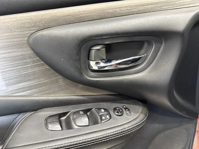 Used 2016 Cayenne Red Metallic Nissan S image 37