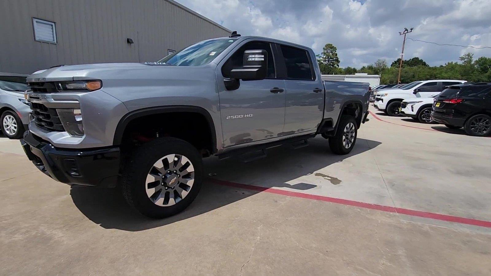 2025 Chevrolet Silverado 2500HD Custom - Photo 4