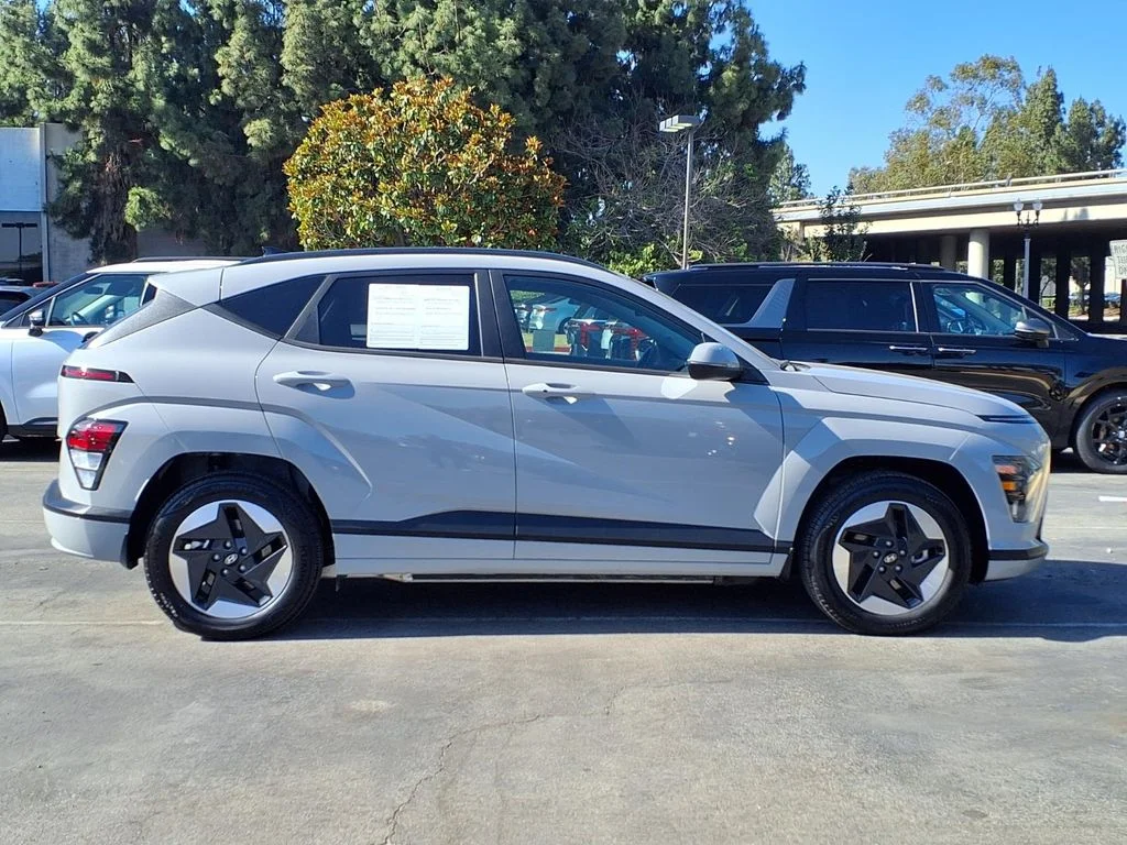 Used 2025 Gray Hyundai SEL image 6