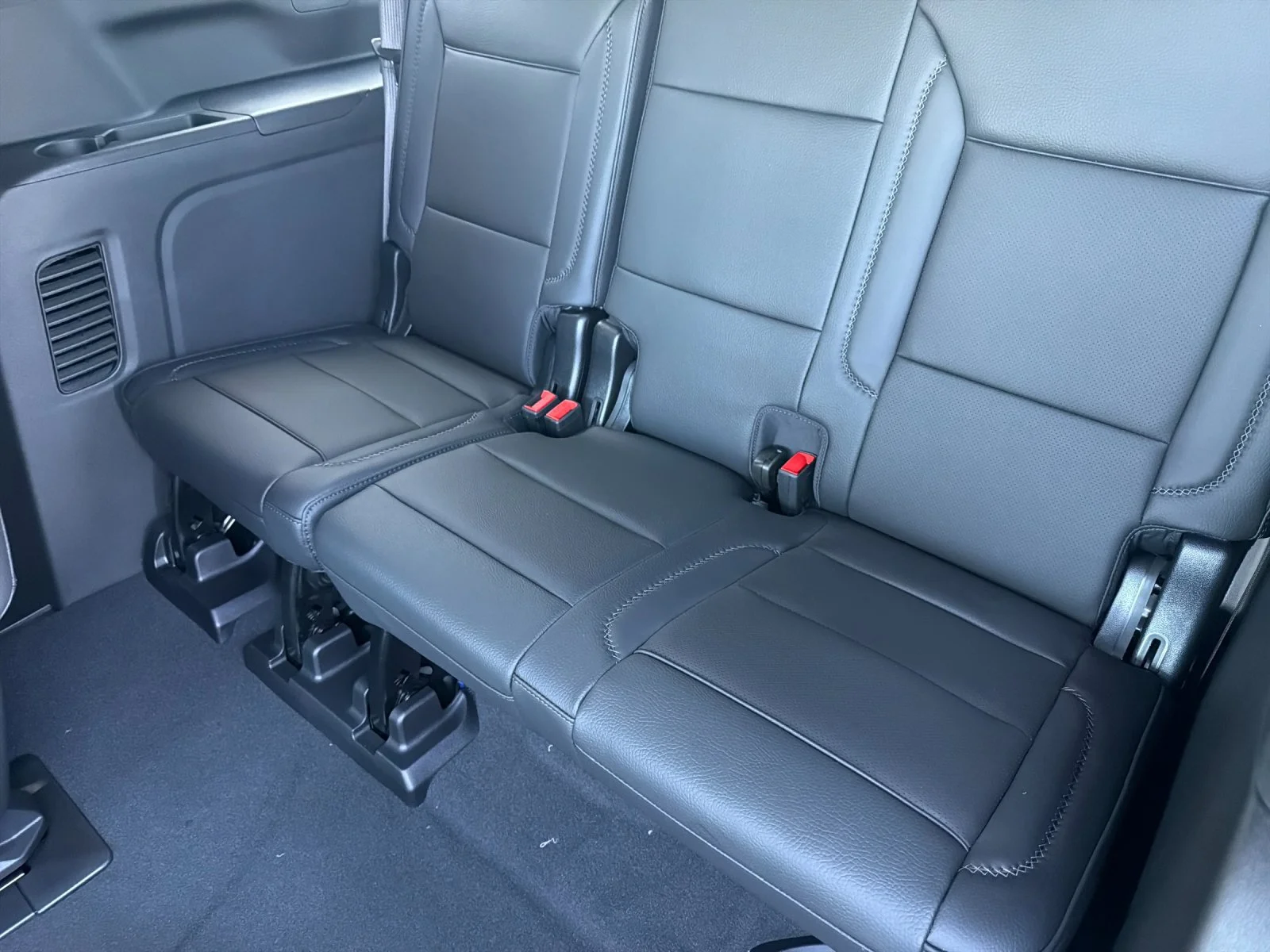 2026 GMC Yukon XL Denali - Photo 15