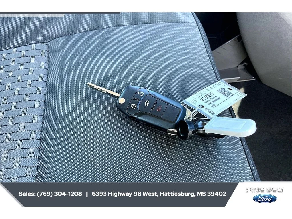 Used 2022 Oxford White Ford XLT image 9