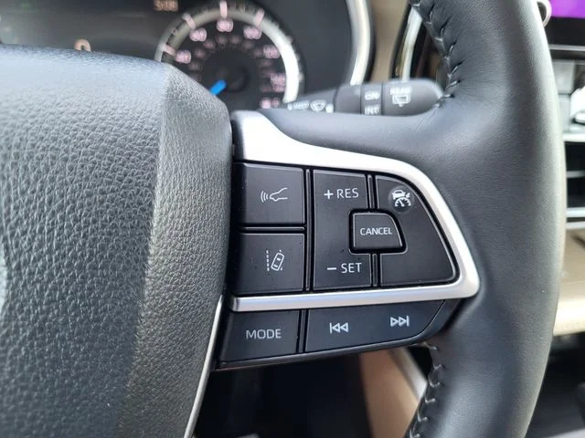Used 2024 Silver Toyota XLE image 21