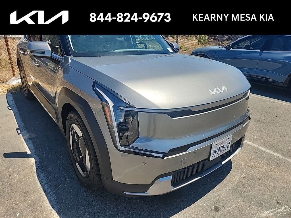 Used 2024 Gray Kia Light image 1