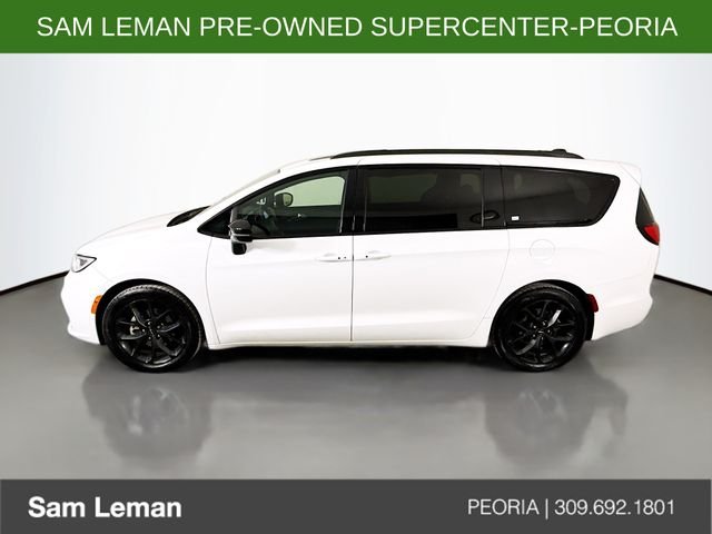 Used 2025 White Chrysler Limited image 4