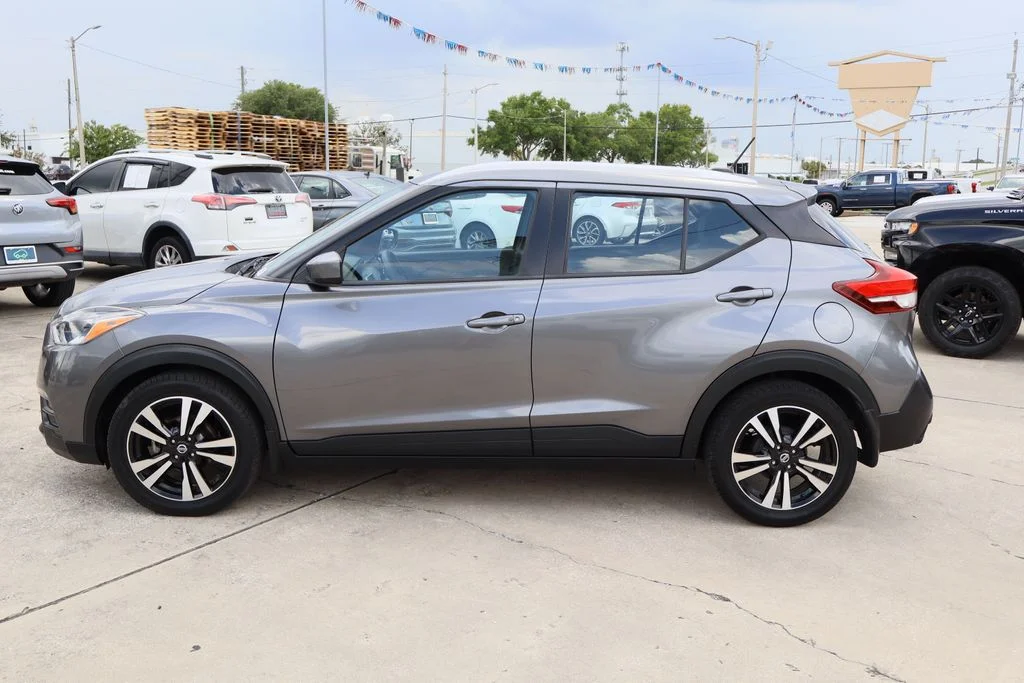 Used 2018 Gray Nissan SV image 6