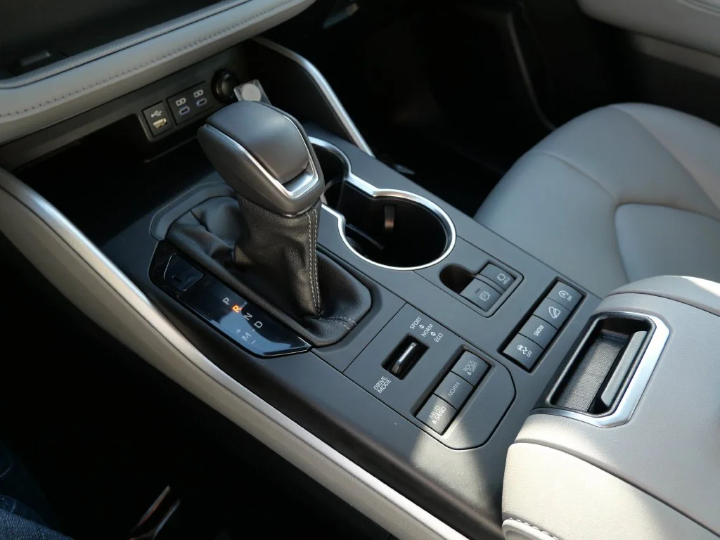 Used 2022 Silver Toyota XLE image 19