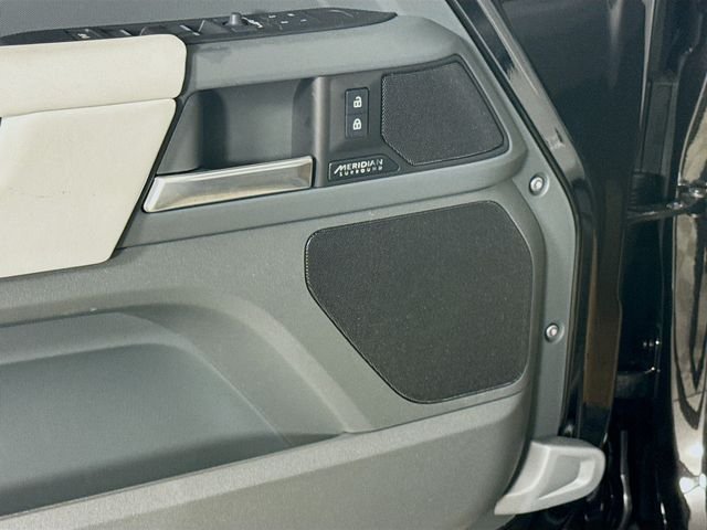 New 2026 Santorini Black Land Rover X-Dynamic SE image 21