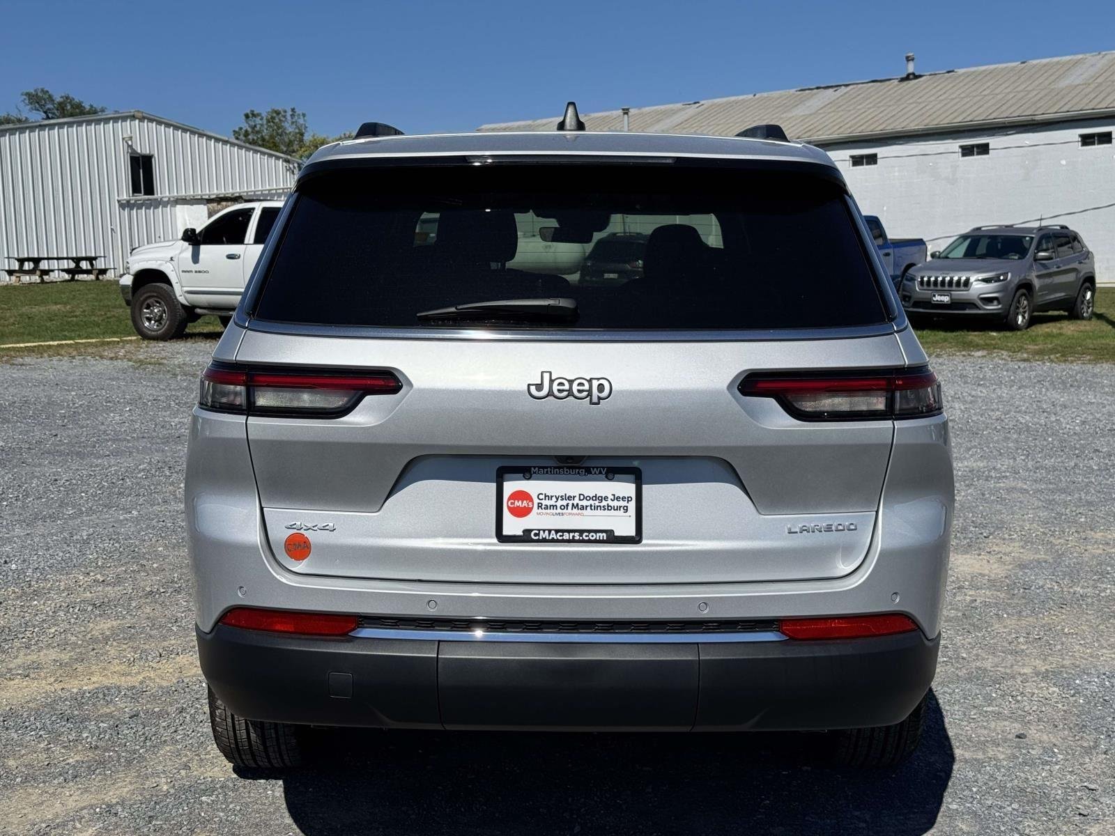 New 2025 Silver Zynith Exterior Paint Jeep Laredo X image 21