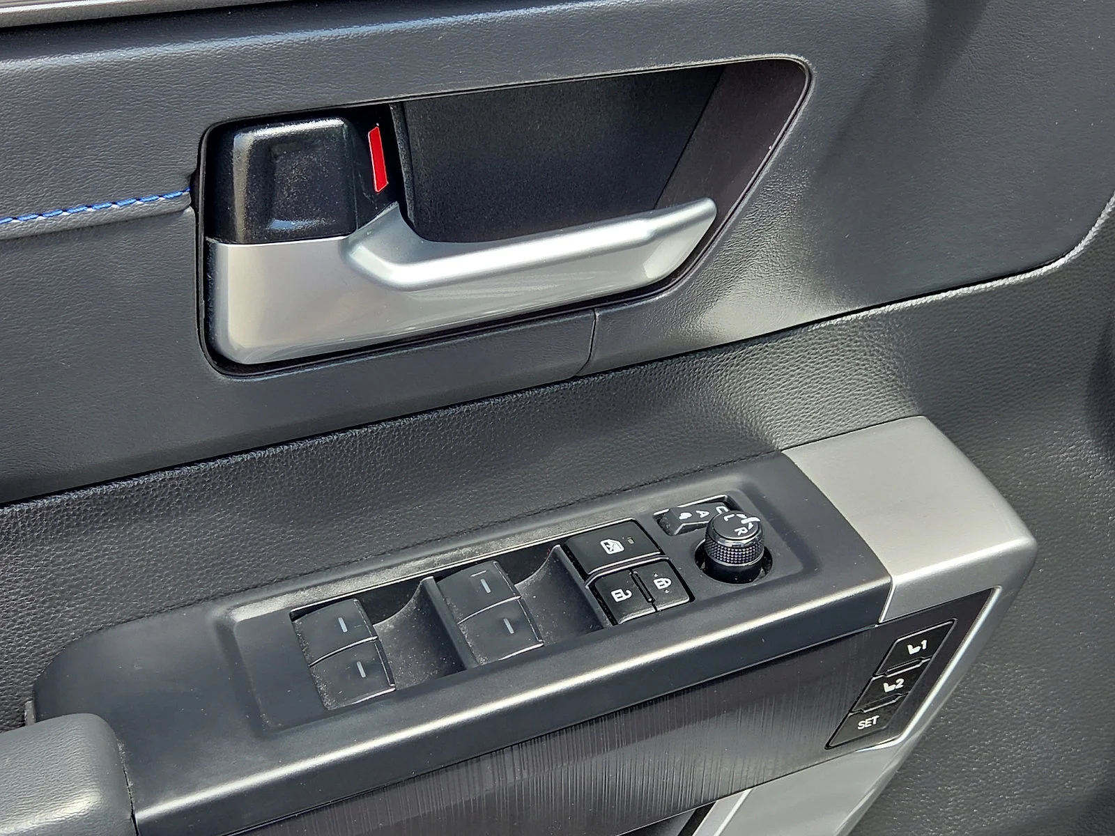 Used 2024  Toyota Platinum Hybrid image 13