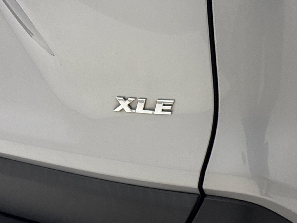 Used 2020 Silver Sky Metallic Toyota XLE Premium image 10