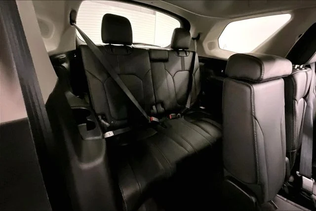 Used 2025 Crystal Black Pearl Honda Touring image 32