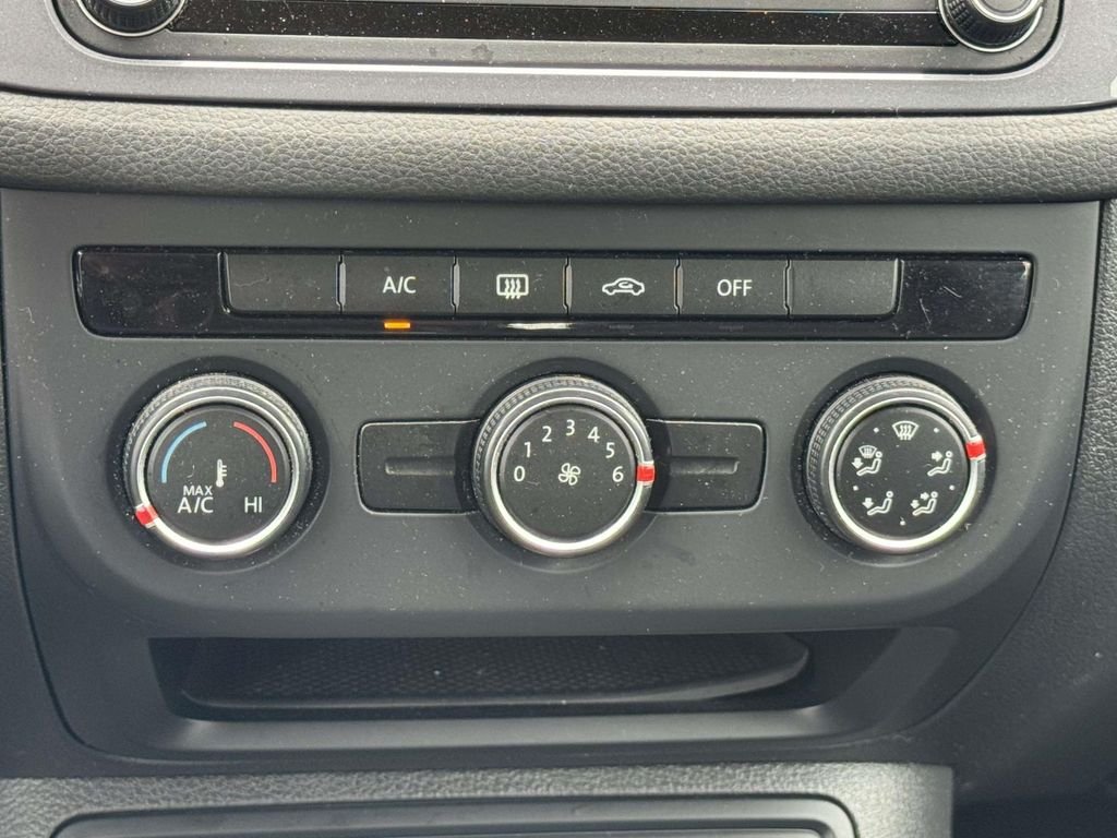 Used 2018 Silver Volkswagen 2.0T image 5