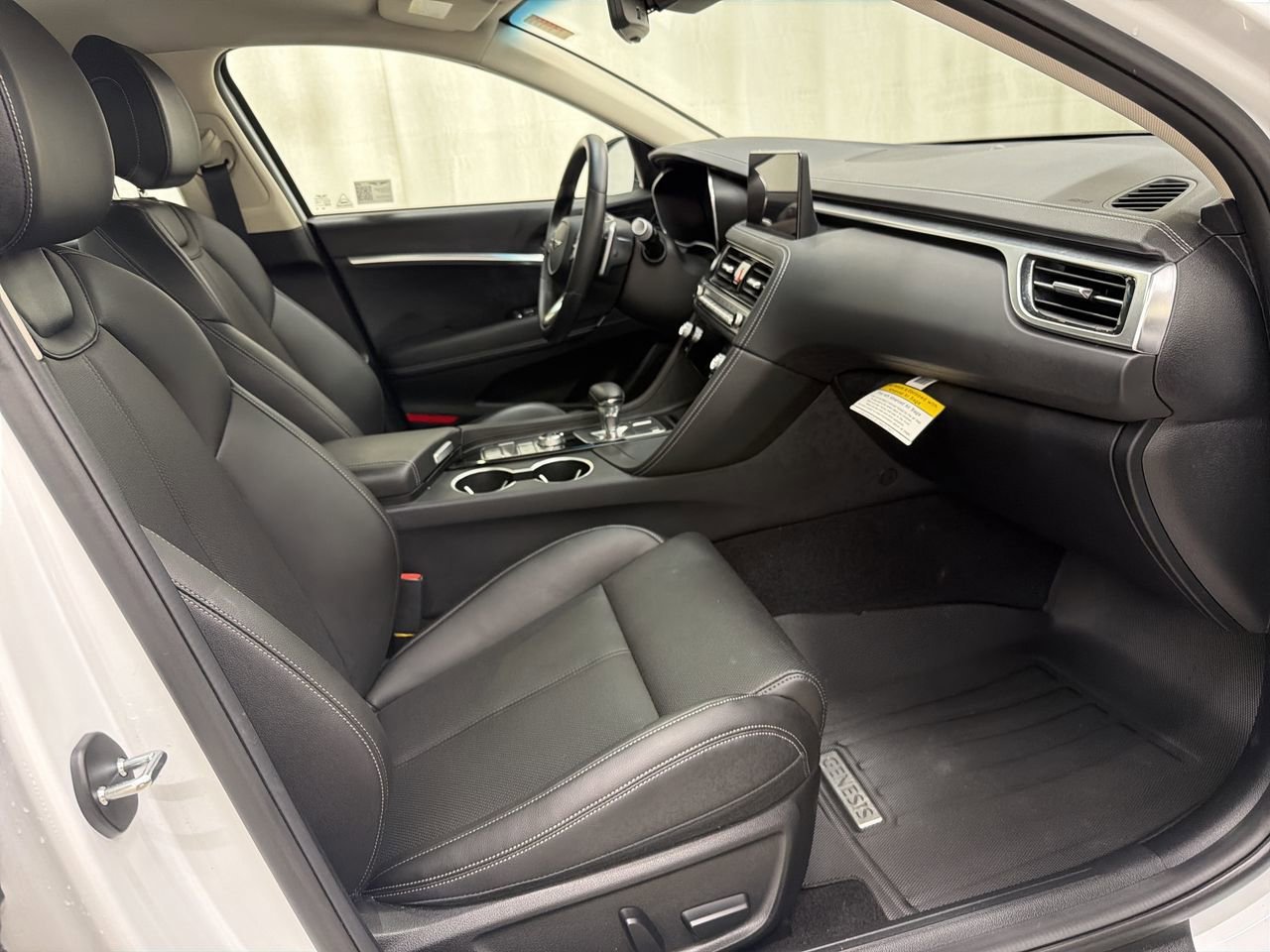 2025 GENESIS G70 Standard - Photo 14