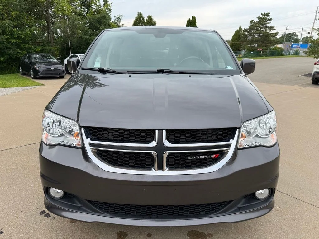 Used 2019 Gray Dodge SXT image 8