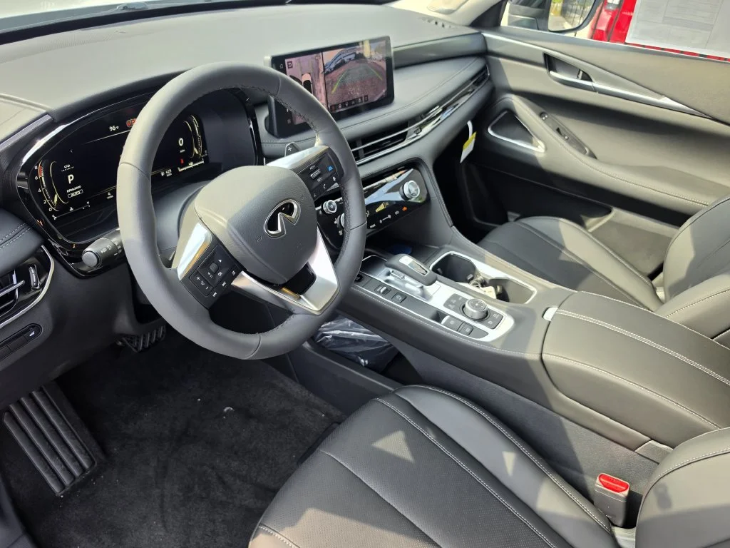 New 2027 RADIANT WHITE INFINITI Luxe AWD image 17