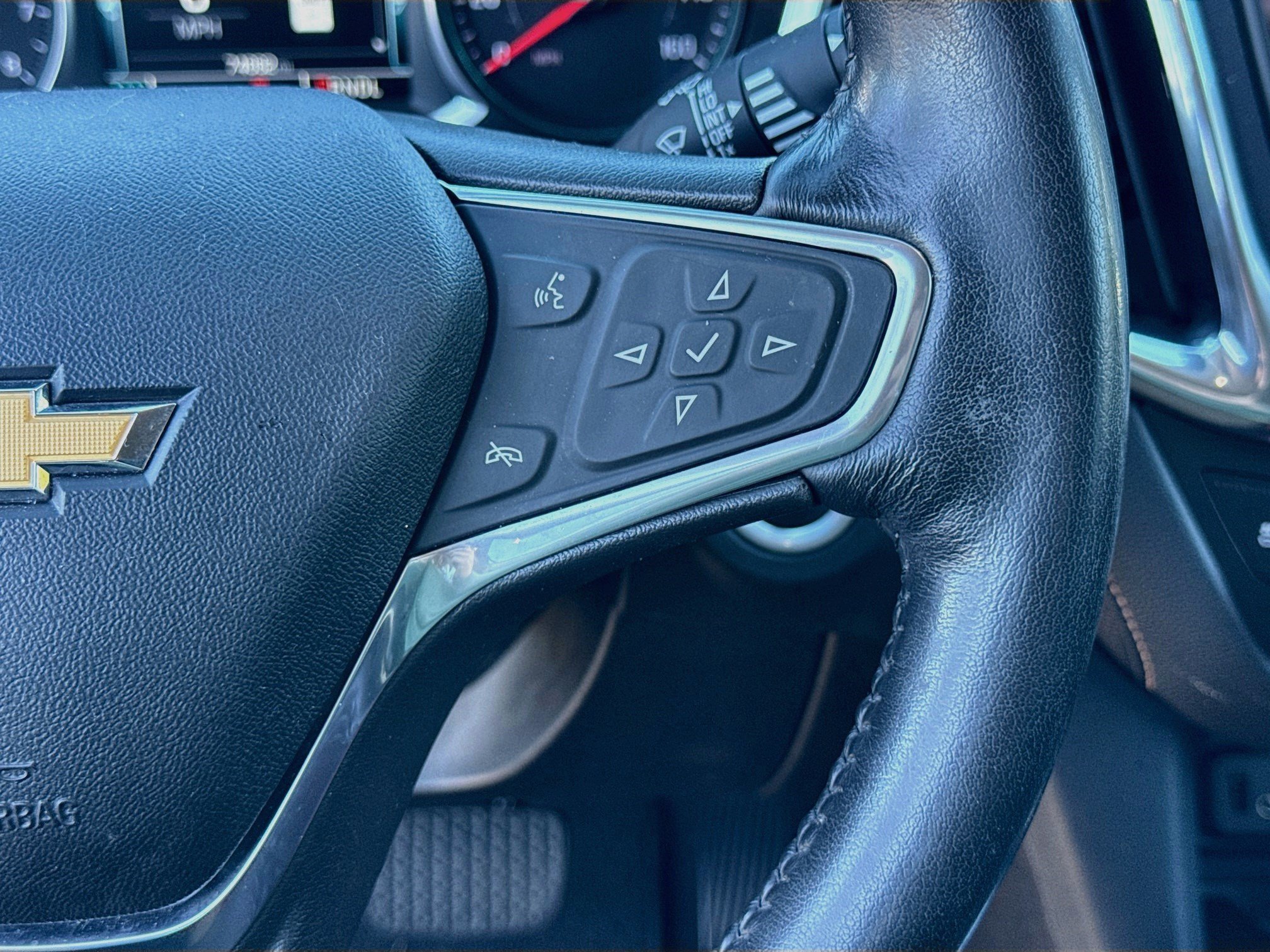 Used 2018 Silver Ice Metallic Chevrolet Premier image 18