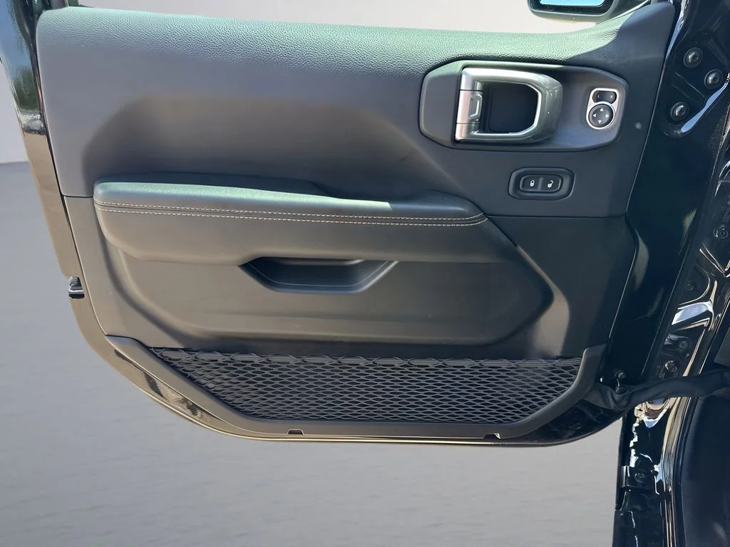 Used 2025 Black Jeep Sahara image 14