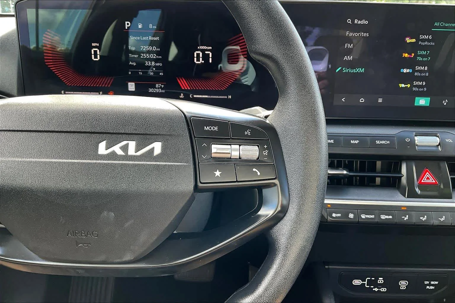 2025 Kia K4 LXS - Photo 24