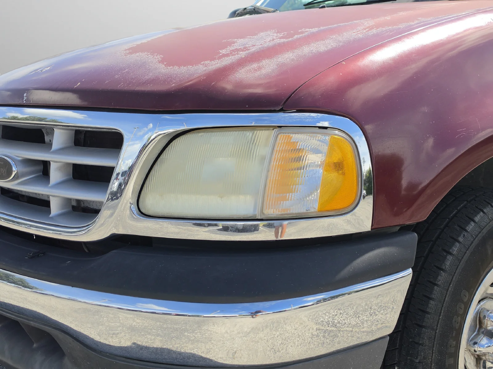 Used 2003 Red Ford  image 13
