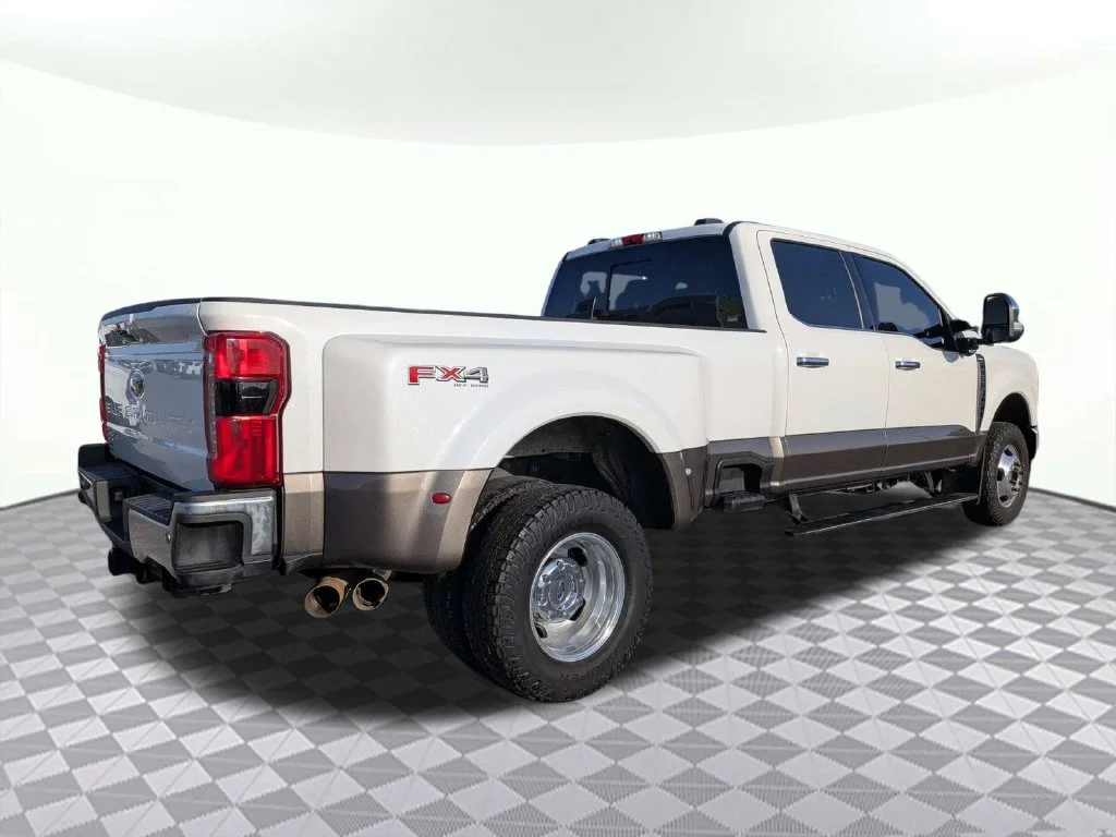 Used 2024 White Metallic Ford Lariat image 3