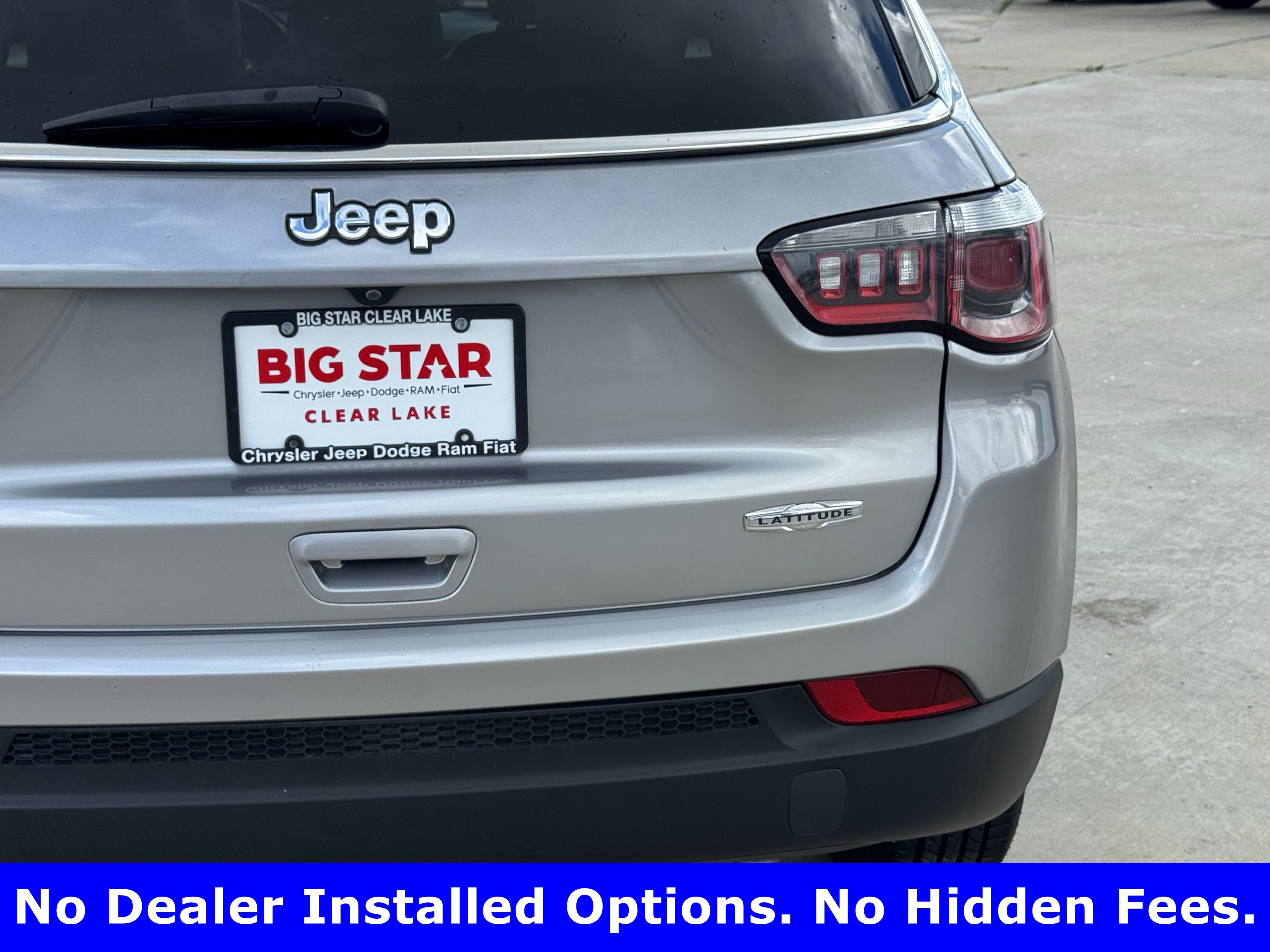 Used 2020 Billet Silver Metallic Clearcoat Jeep Latitude image 9