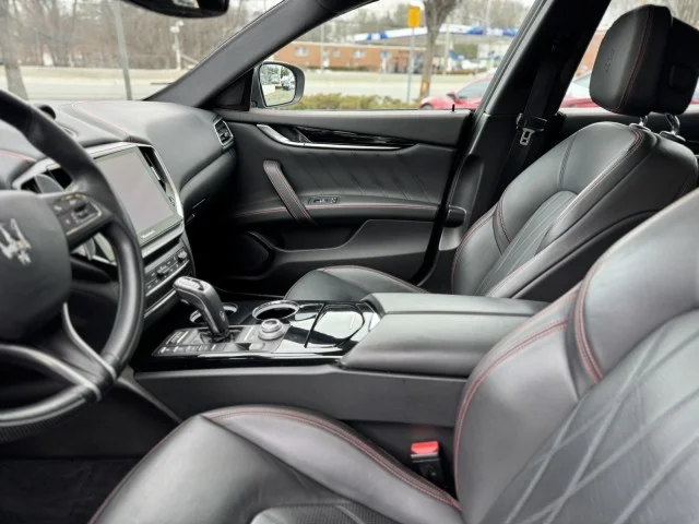 Used 2022 Nero Ribelle Metallic Maserati Modena Q4 ~NERO/ROSSO /Pieno Fiore image 12