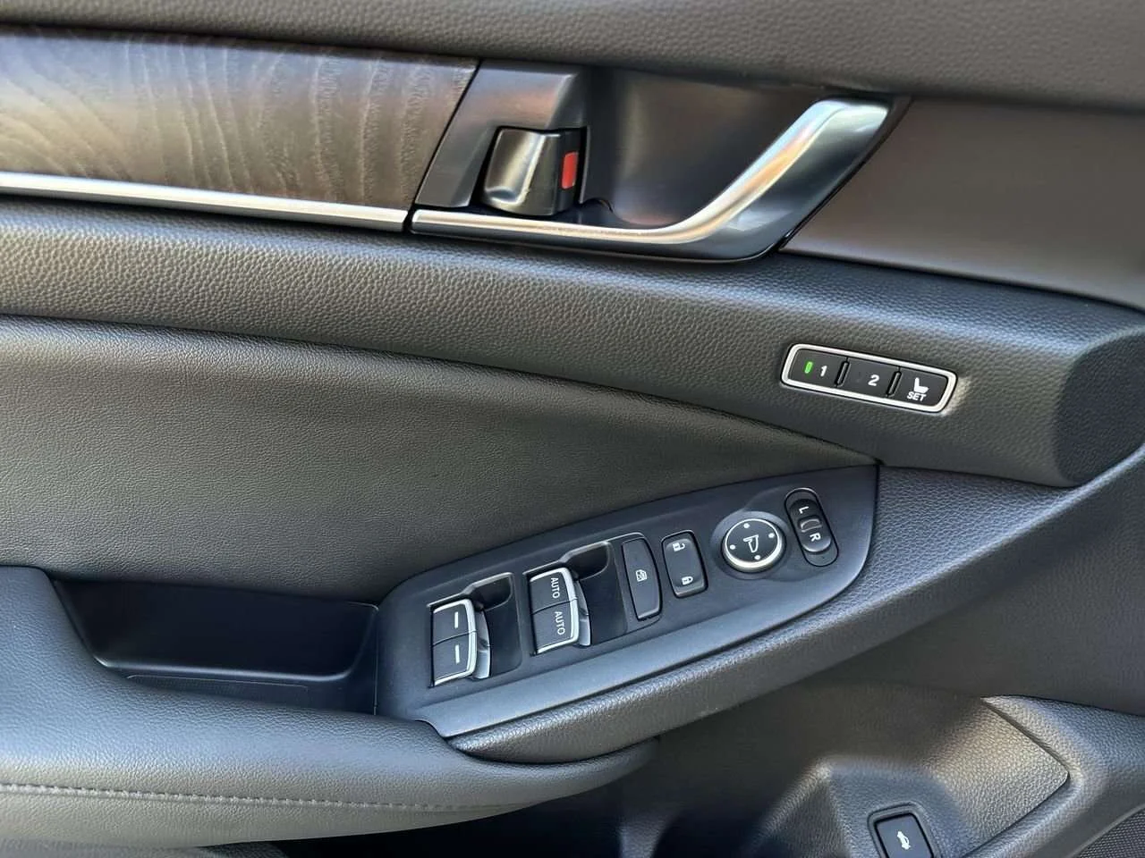 Used 2019 Lunar Silver Metallic Honda Sedan Sport CVT Dilawri Certified   No Accident image 21