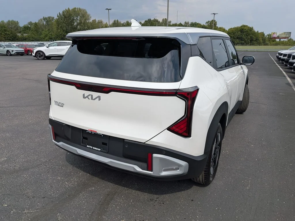 New 2027 Snow White Pearl Kia LX image 34