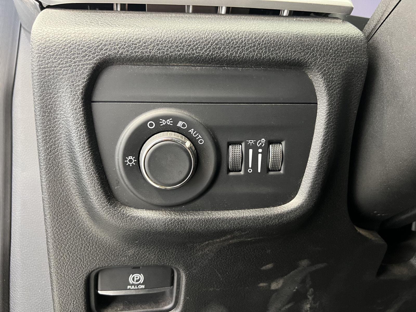 Used 2022 Bright White Clearcoat Jeep Altitude image 14