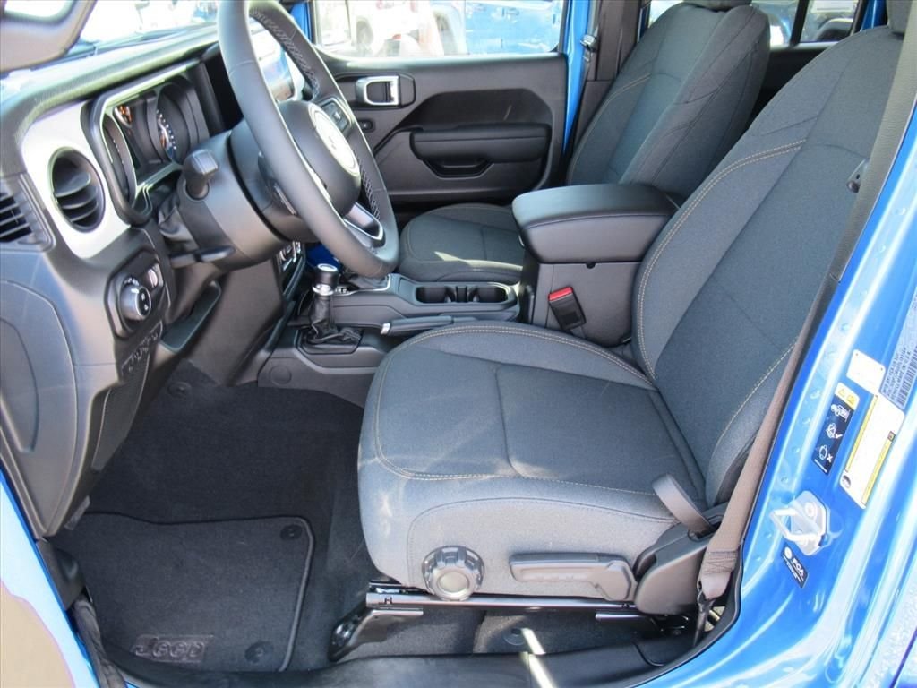New 2026 Hydro Blue Pearl-Coat Exterior Paint Jeep Sport S image 17