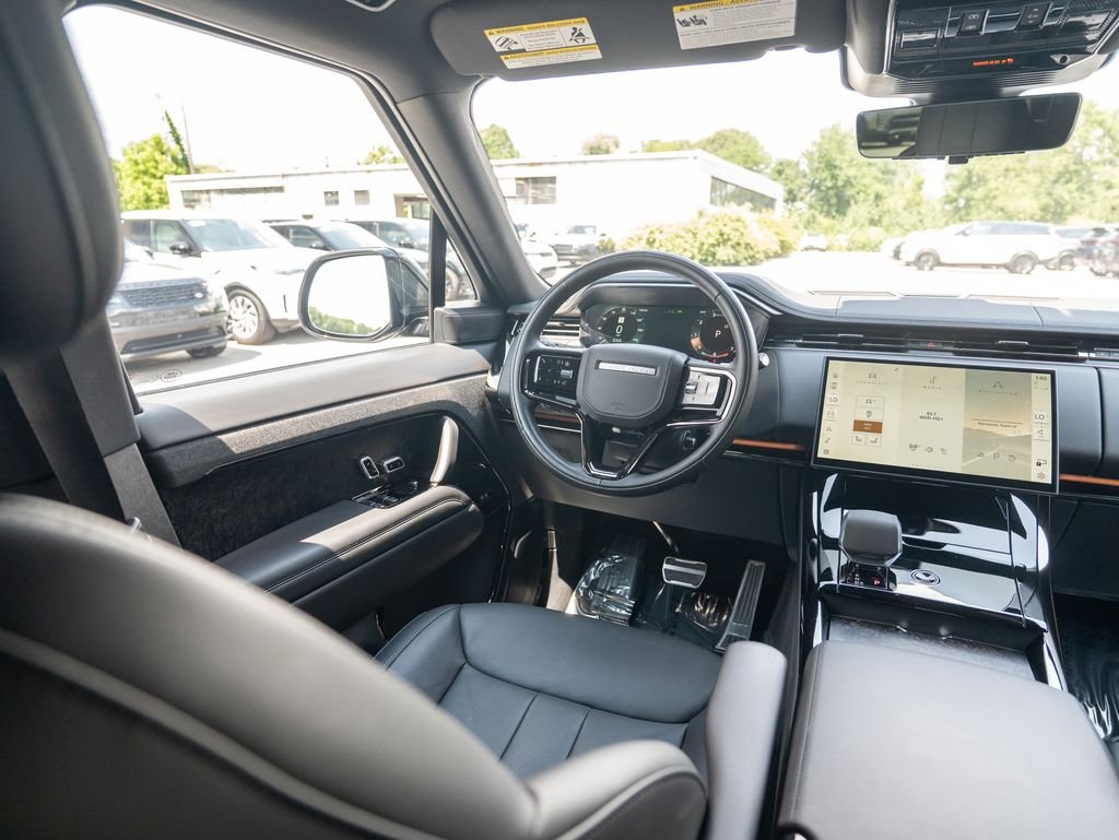 Used 2026 Black Land Rover Dynamic SE image 19