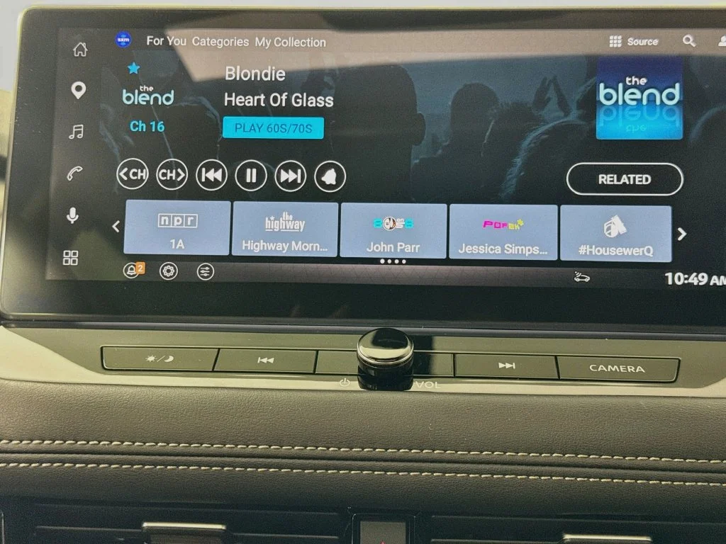 Used 2024 Gray Nissan Platinum image 17