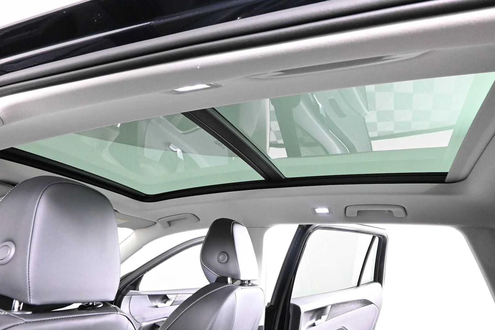New 2026 Deep Black Pearl Volkswagen SE image 5