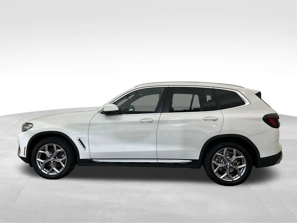 Used 2022 White BMW sDrive30i image 2