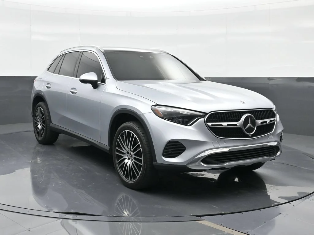 Used 2023 Silver Mercedes-Benz GLC 300 image 4
