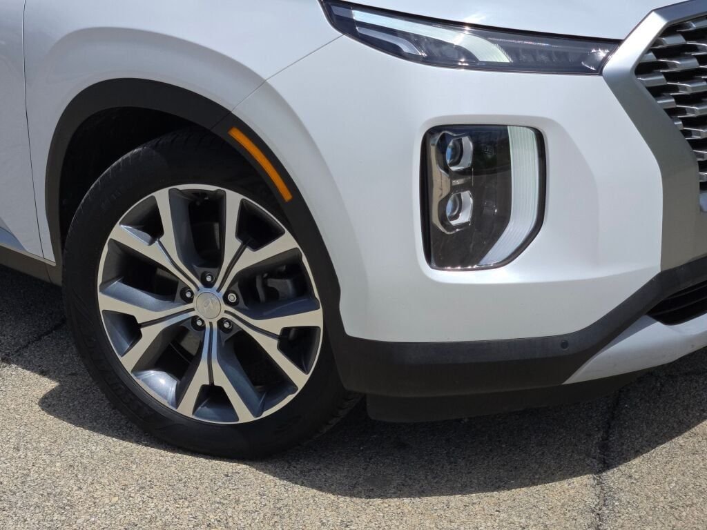 Used 2021 White Hyundai SEL image 3