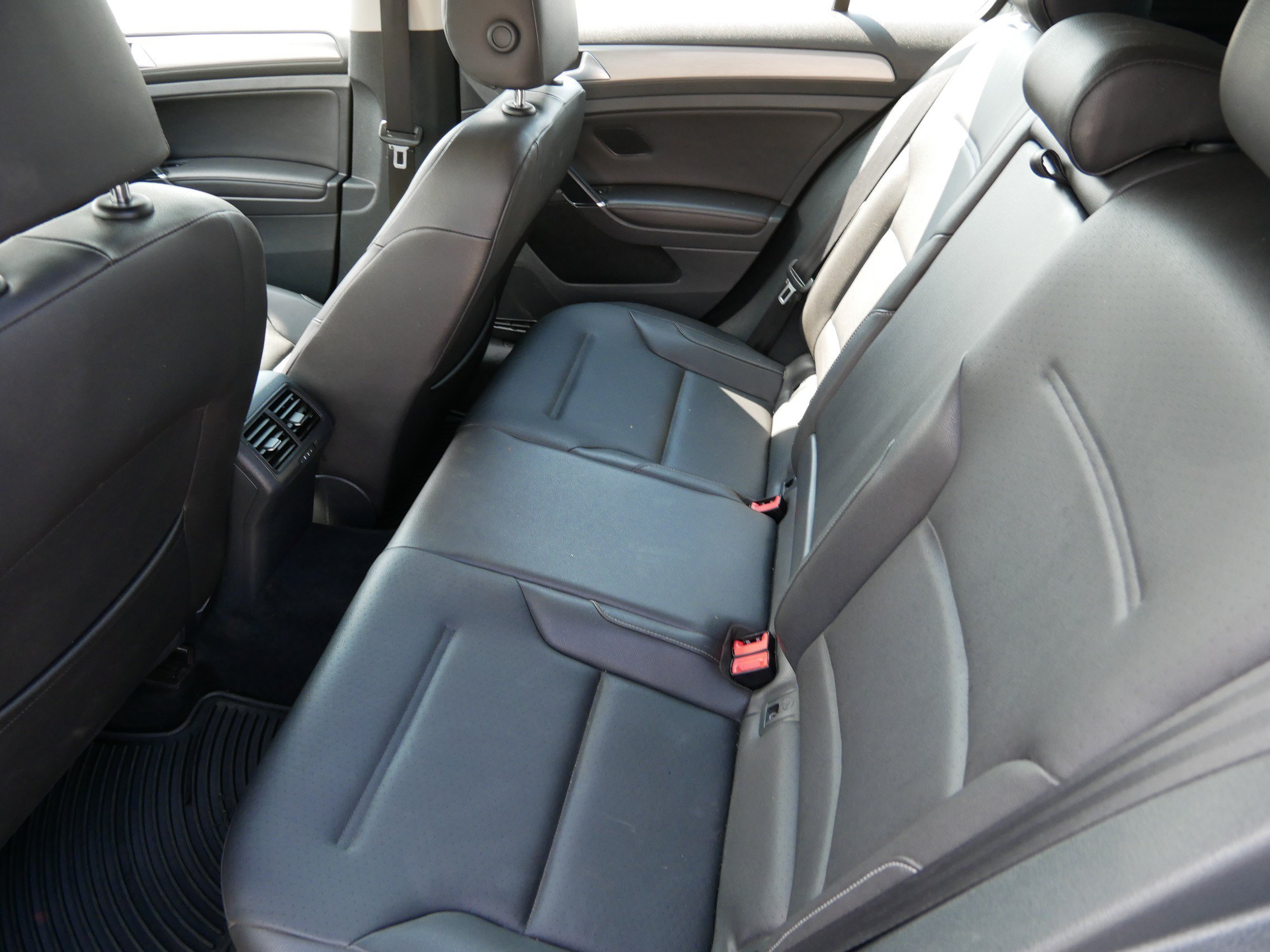 Used 2015 Black Volkswagen  image 12