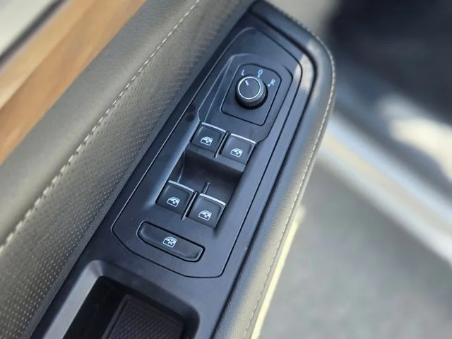 Used 2024  Volkswagen 2.0T SE w/Technology image 26