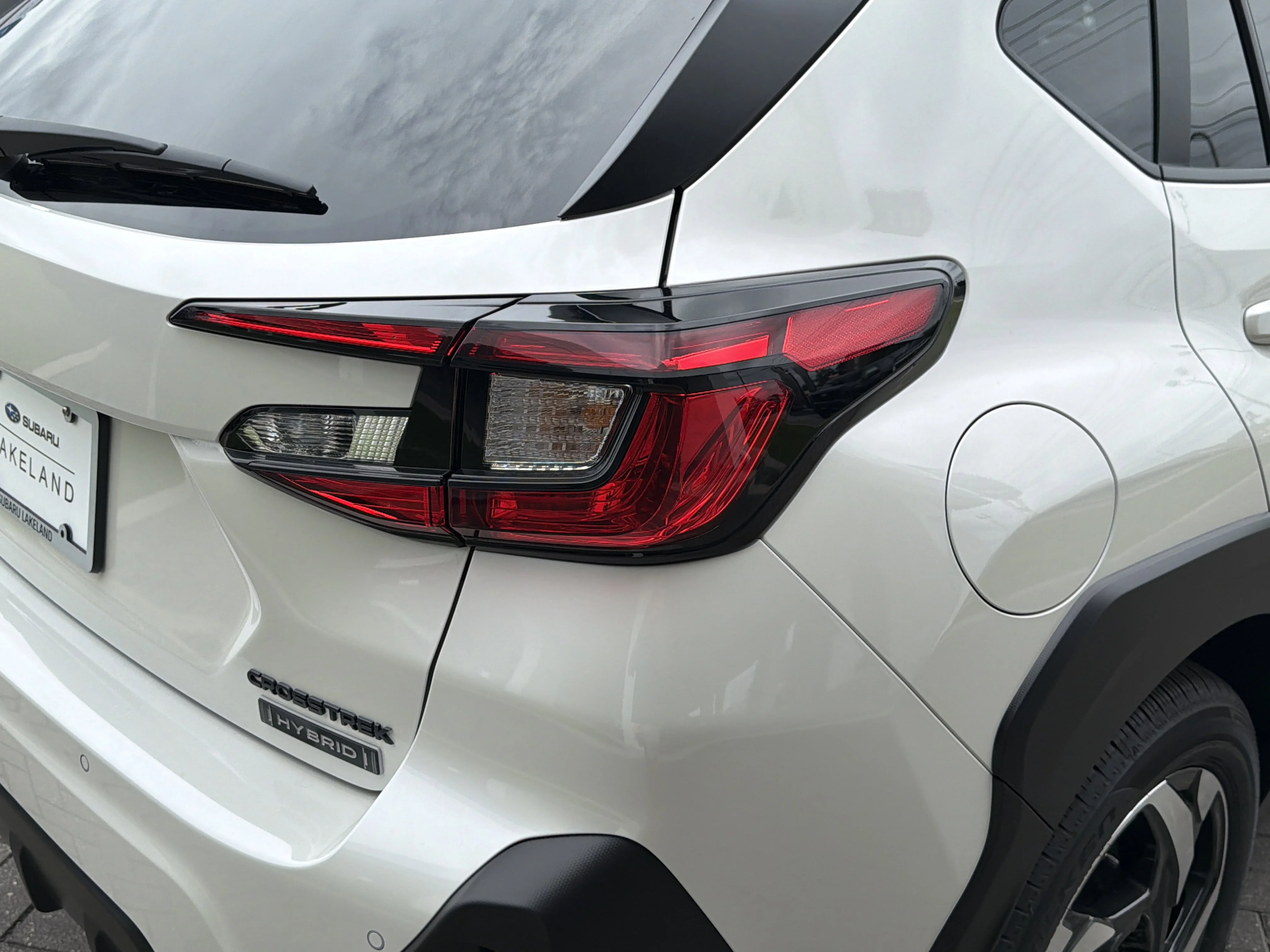 New 2026 CRYSTAL WHITE PEARL Subaru Limited Hybrid image 9