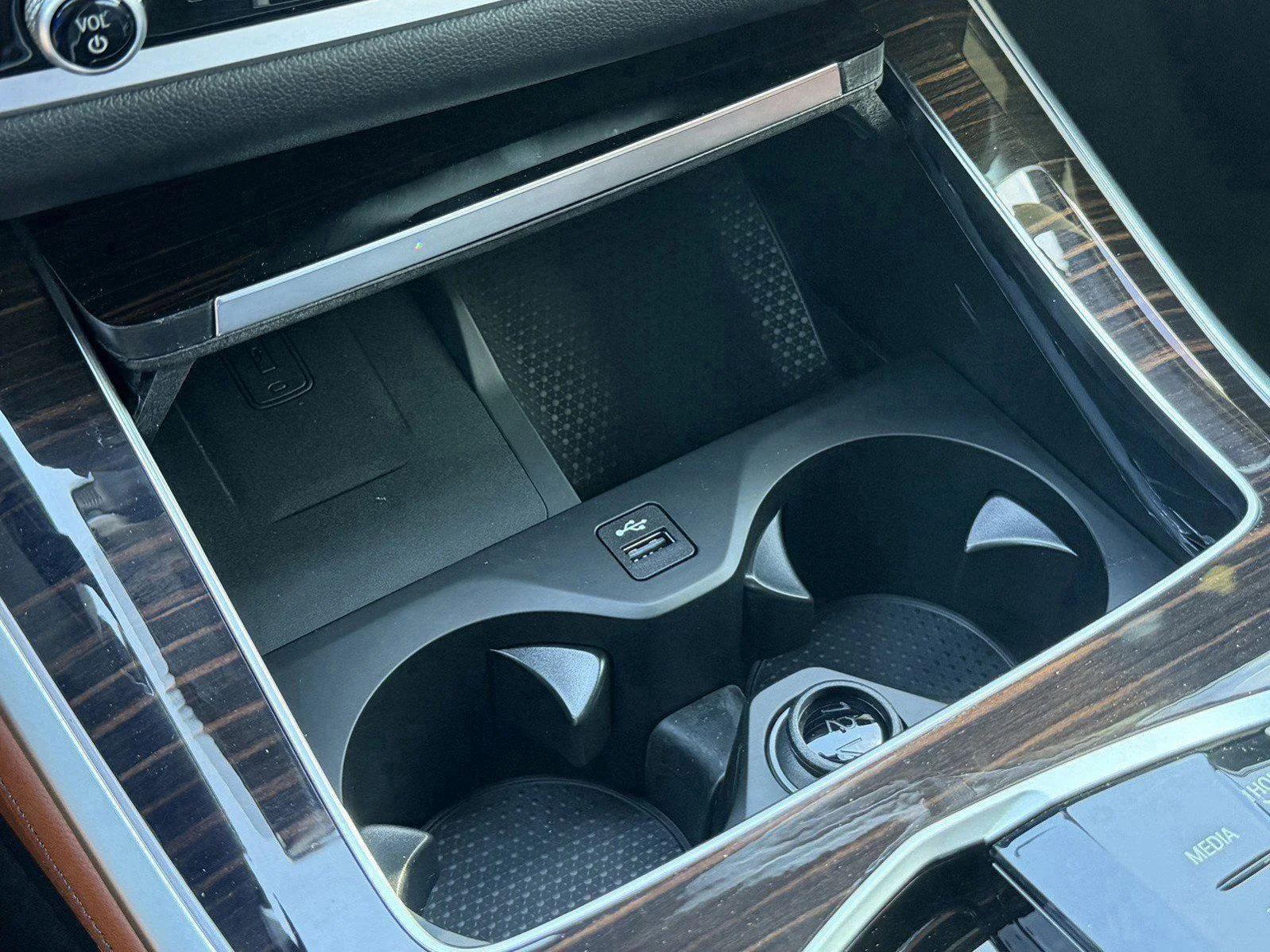 2026 BMW 3 Series 330i - Photo 34