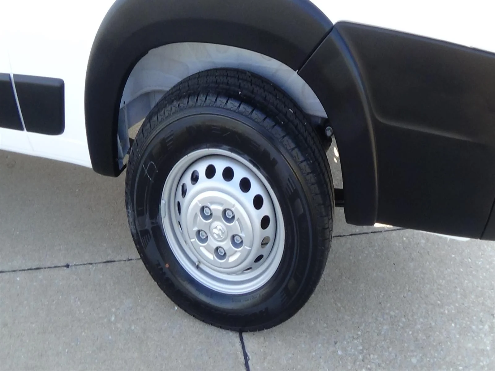 Used 2025 Bright White Clear Coat (pw7) RAM Tradesman 2500 image 9
