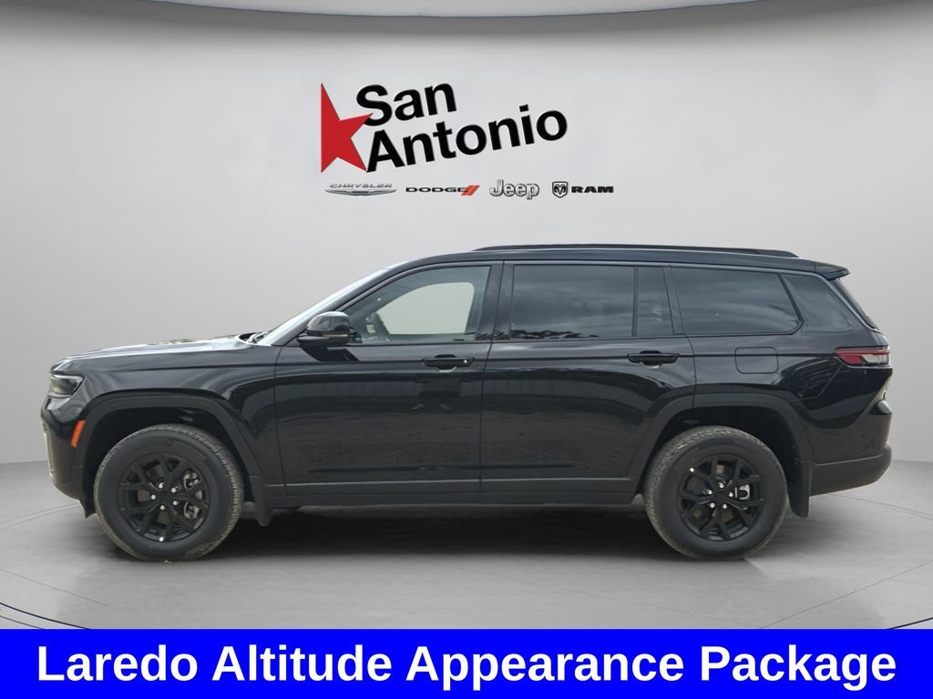 New 2026 Diamond Black Crystal Pearl-Coat Exterior Paint Jeep Altitude image 5