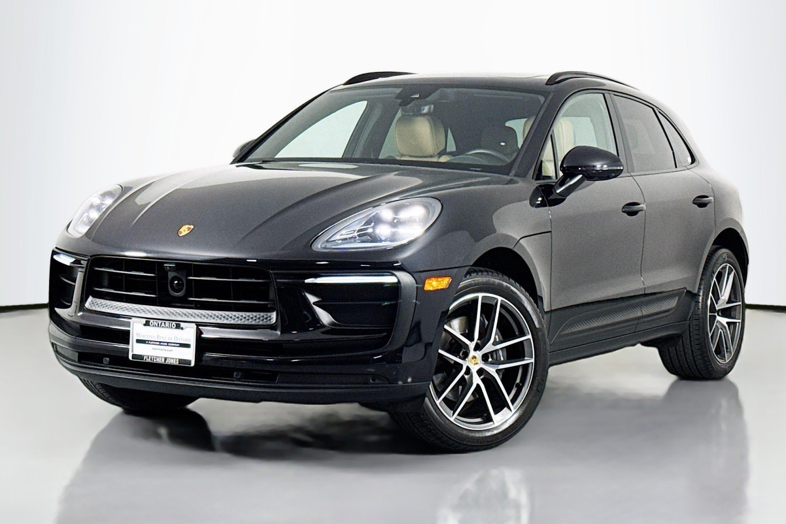 2025 Porsche Macan -'s photo