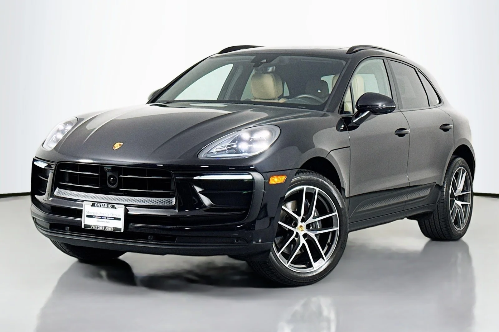 2025 Porsche Macan -'s photo